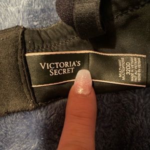 32 DD Victorias secret Bra.